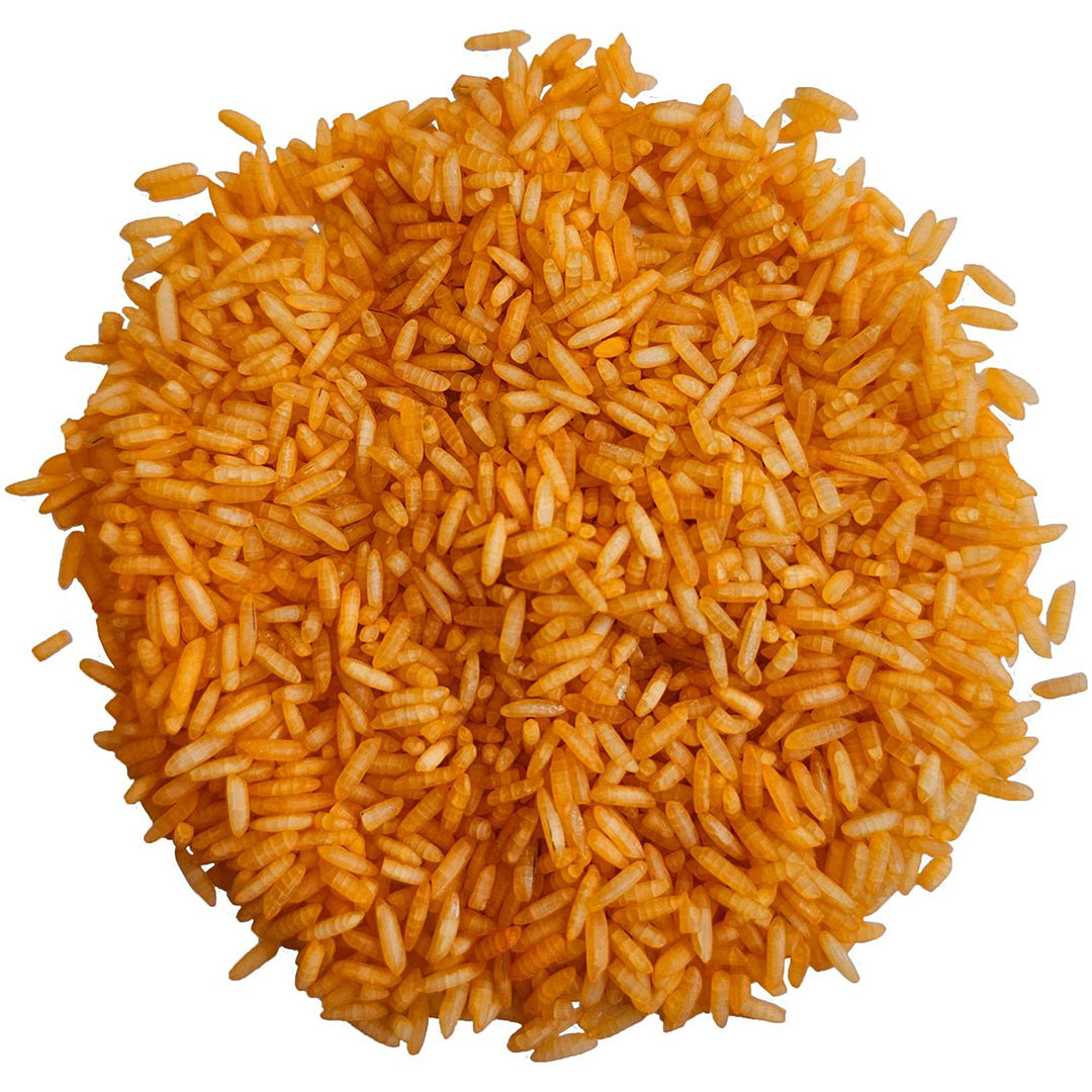 grennn oranje speelrijst in een hoopje, van bovenaf gezien.