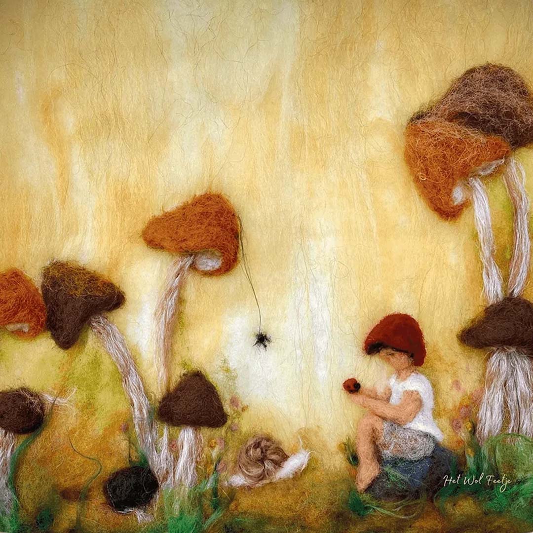 Toverlux toverplaat met een kindje dat een lieveheersbeestje vasthoudt tussen paddenstoelen, een slak en een spin.