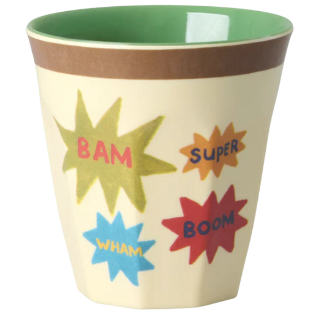 Rice kinderbeker met groene binnenkant en stripboekgeluiden zoals 'BAM' en 'SUPER'.