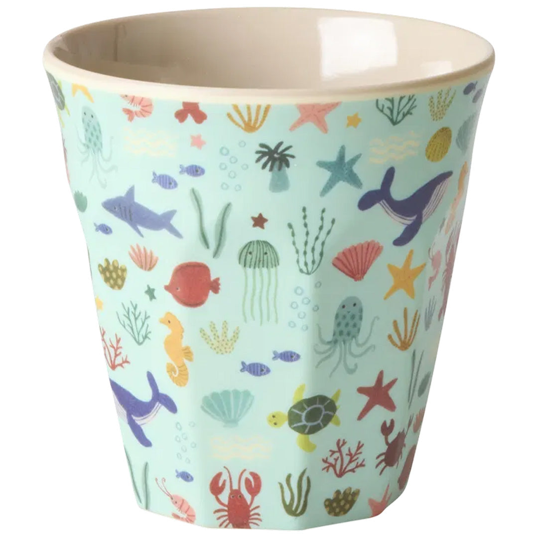 Rice kinderbeker met blauw oceaanpatroon en zeedieren.
