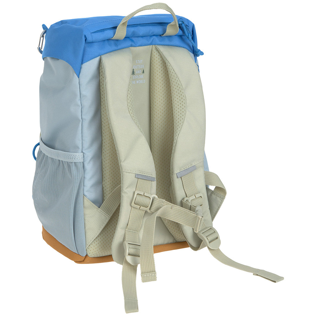 De achterkant van de Lässig kleuterrugzak Sunny Explorer met gewatteerde schouderbanden en een borstband.