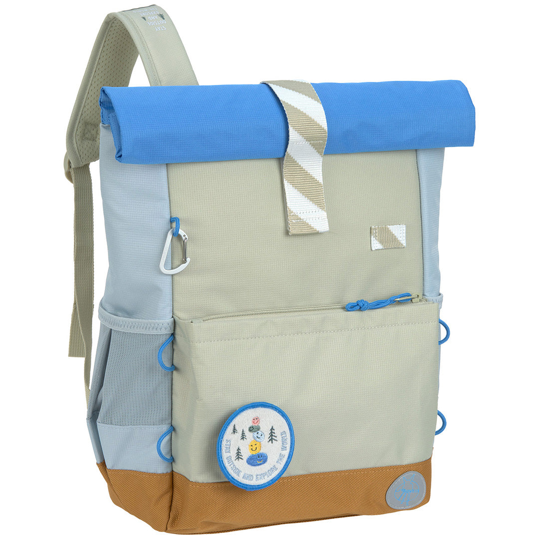 Lässig schoolrugzak sunny explorer in groen-blauw met roll-top sluiting en een patch.