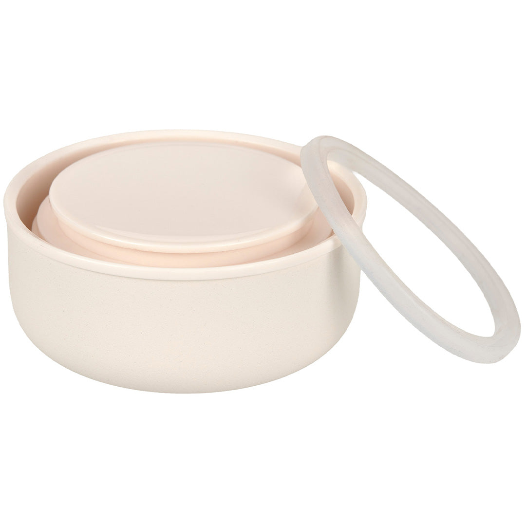 Detail van de beige RVS voedselpot met deksel en losse siliconen ring.