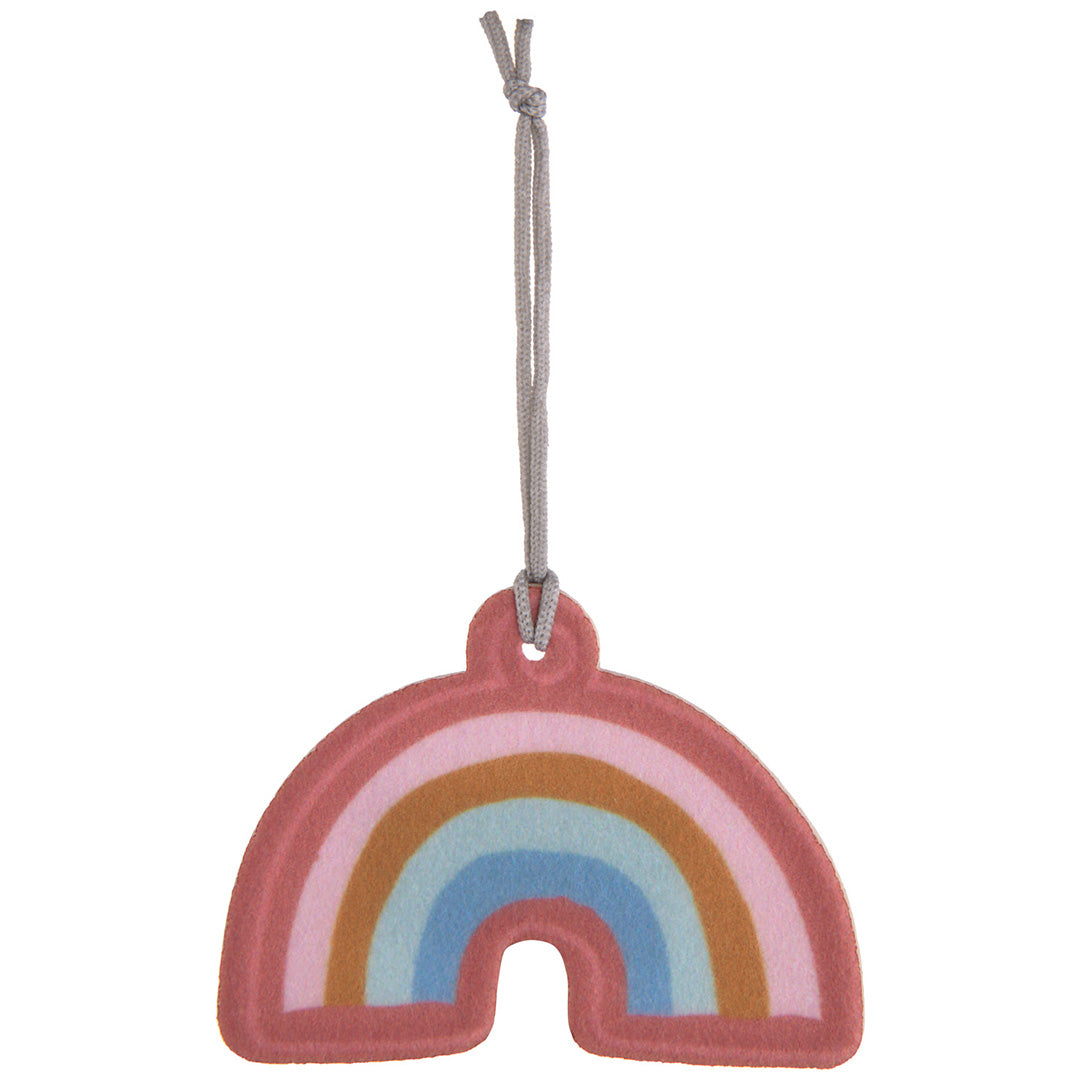 Detail van een regenboogvormige hanger met roze, oranje en blauwe strepen.
