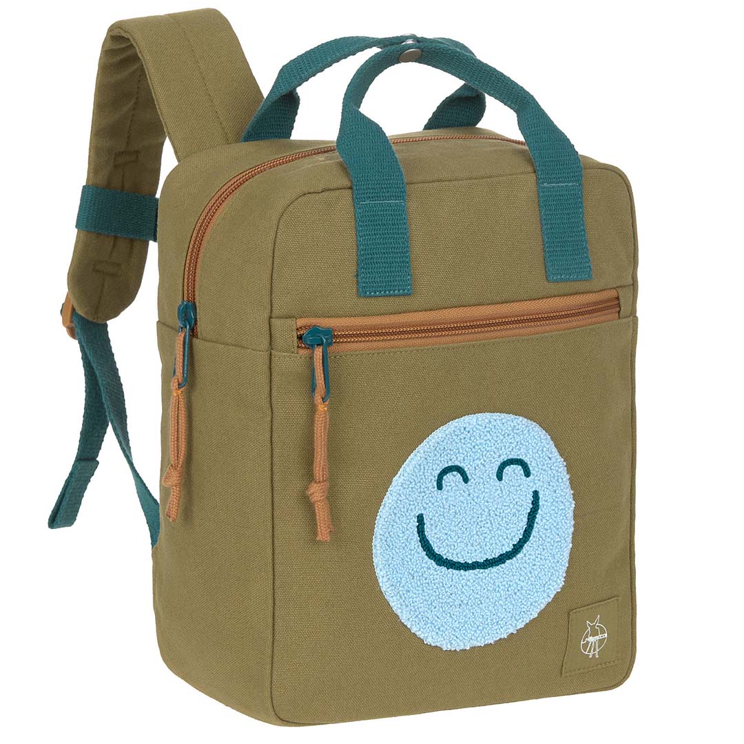 Lässig kleuterrugzak in olijfgroen met een lichtblauwe smiley op de voorkant.