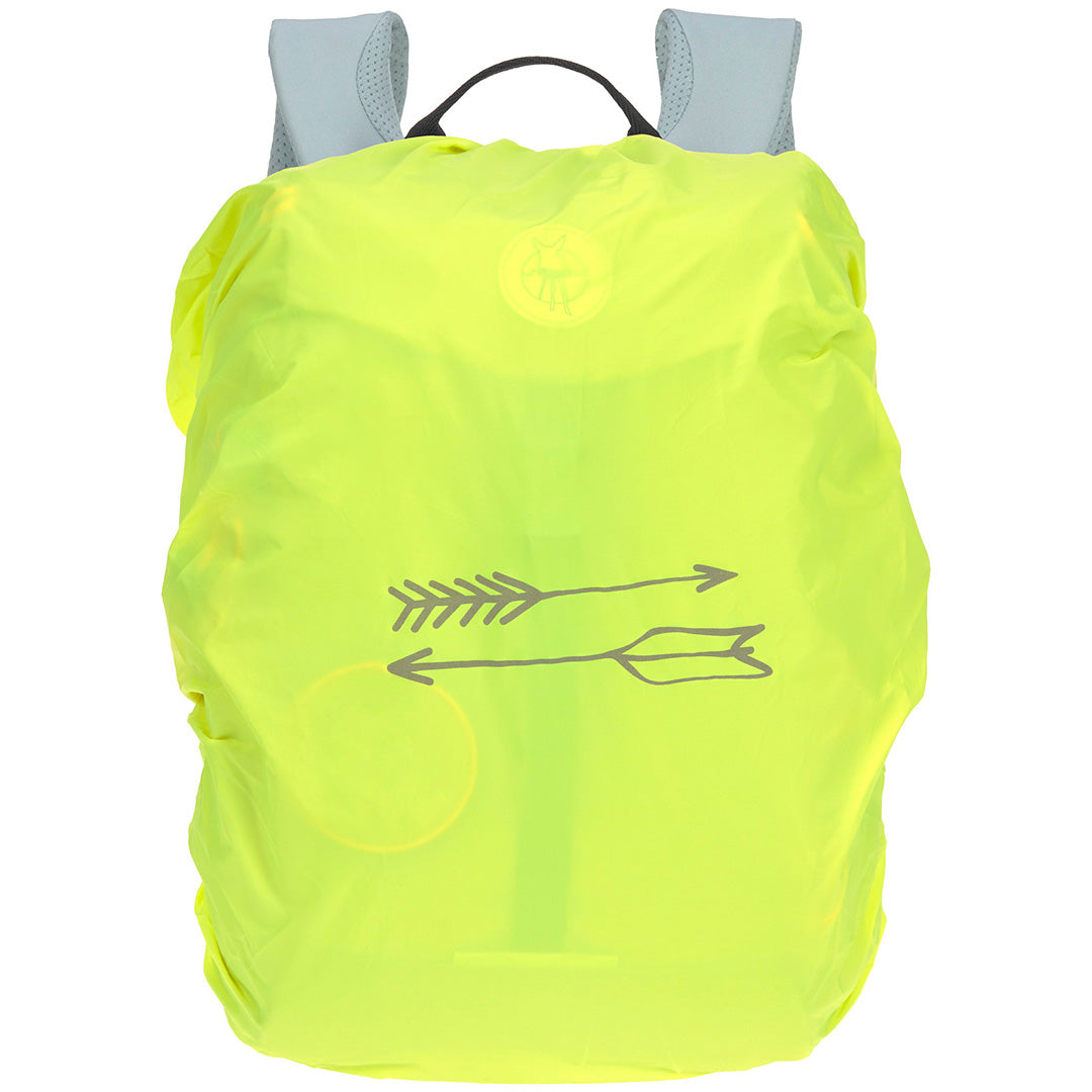 De Lässig lichtblauwe kleuterrugzak met een felgele regenhoes met pijlen erop.