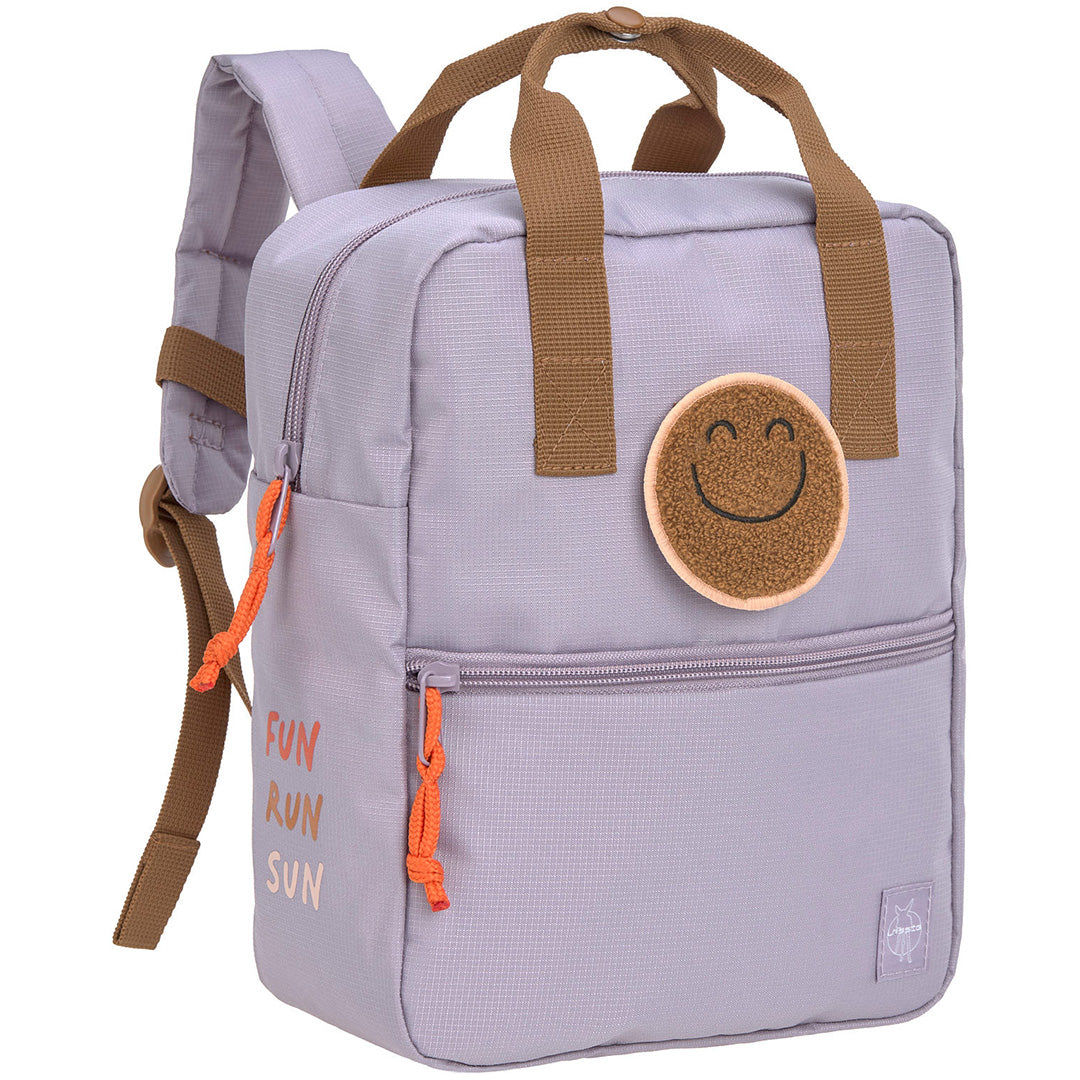 Lässig kleuterrugzak in lila met bruine banden, een smiley-patch en de tekst "FUN RUN SUN".