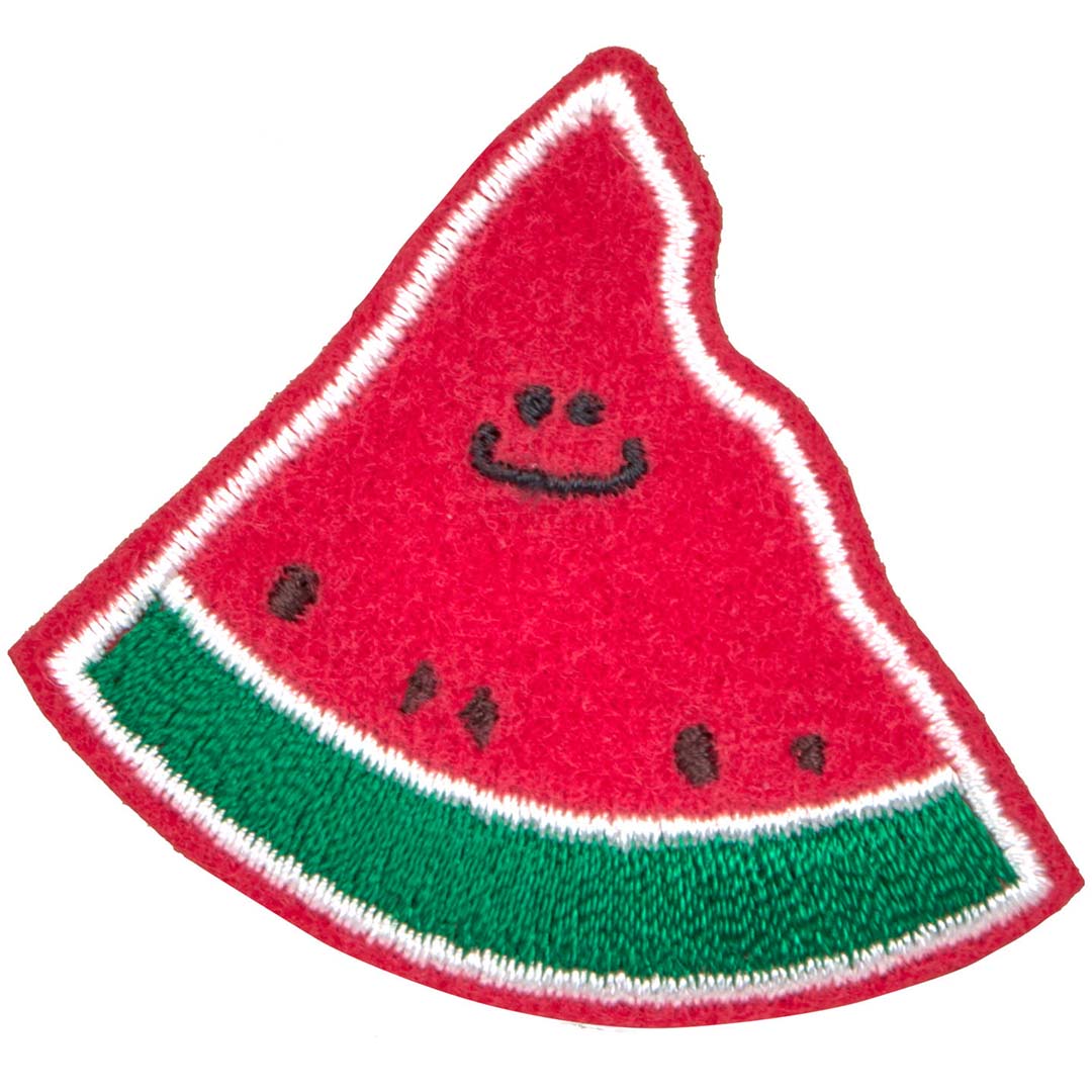 Detail van een rode en groene watermeloen stofsticker met een lachend gezichtje.