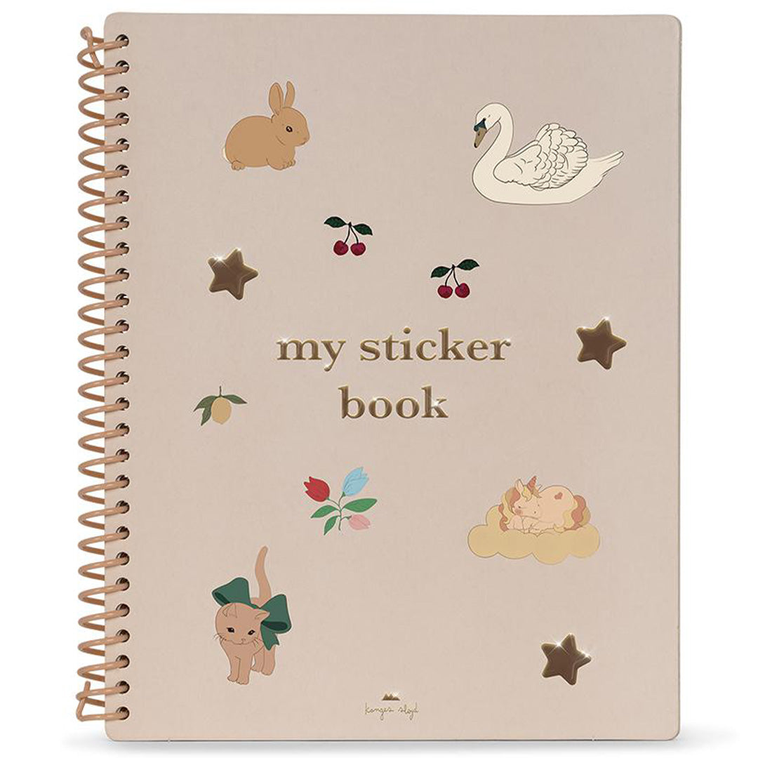 Konges Sløjd stickerboek met een roze kaft versierd met dieren, sterren en bloemen.