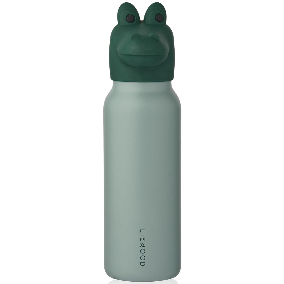 Liewood groene thermosfles met een kikkerkop als dop, van voren gezien.