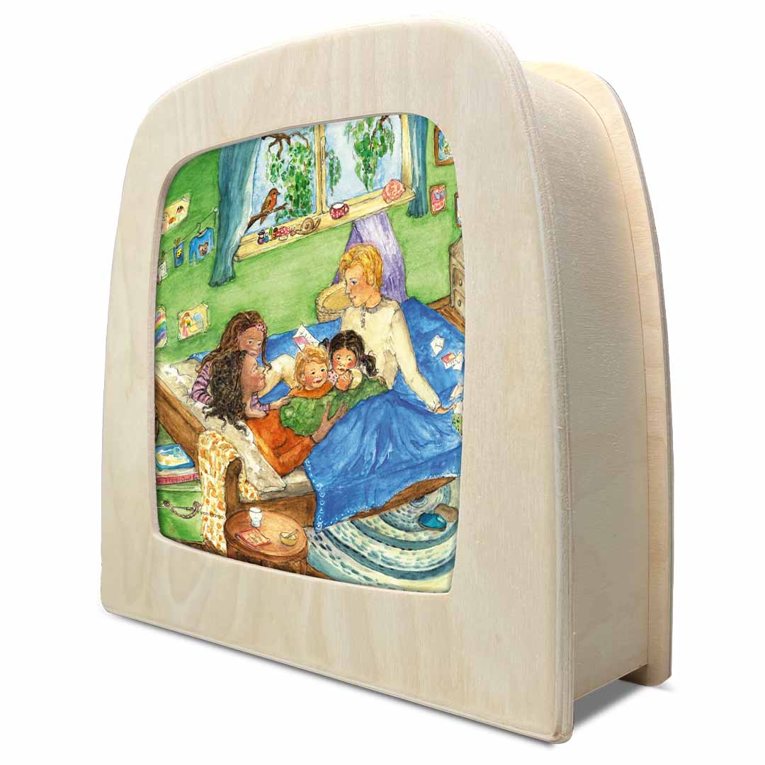 Schuine weergave van de Toverlux toverplaat, staand, met het houten frame en de familie-illustratie.