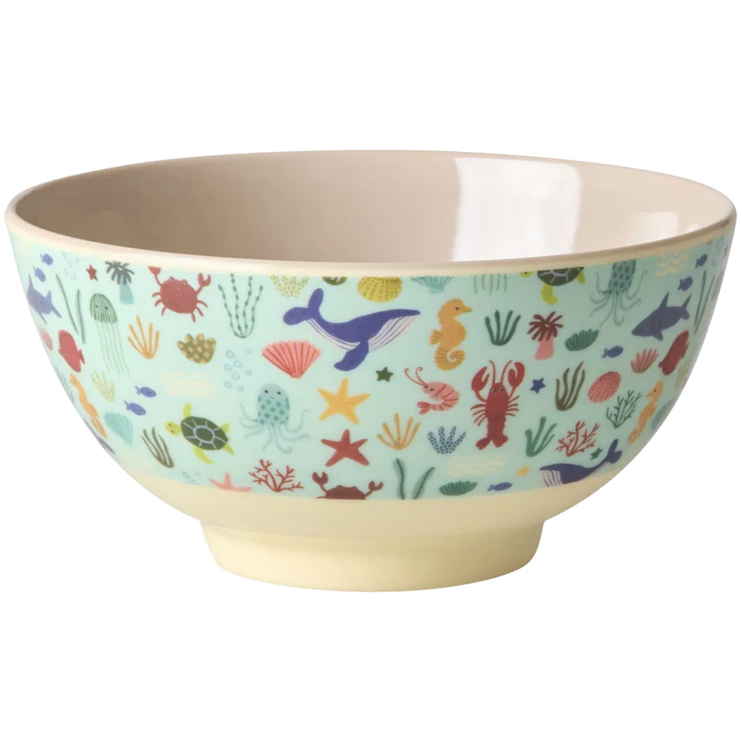 rice kinderkom met een blauw oceaanpatroon van zeedieren.