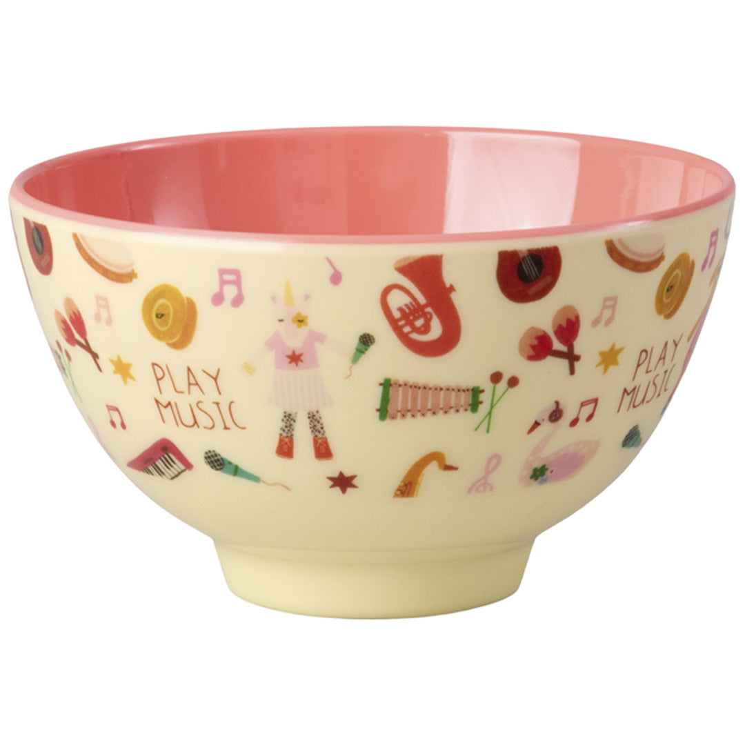 rice crèmekleurige kinderkom met roze binnenkant en een vrolijk muziekband thema met eenhoorn en instrumenten.