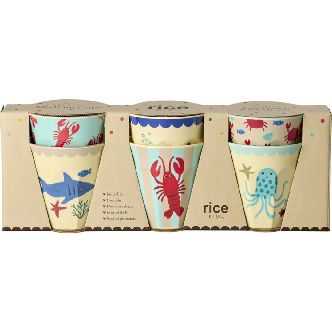 Verpakking van een set van zes Rice kinderbekers met zeedieren zoals een haai, kreeft, krab en octopus.
