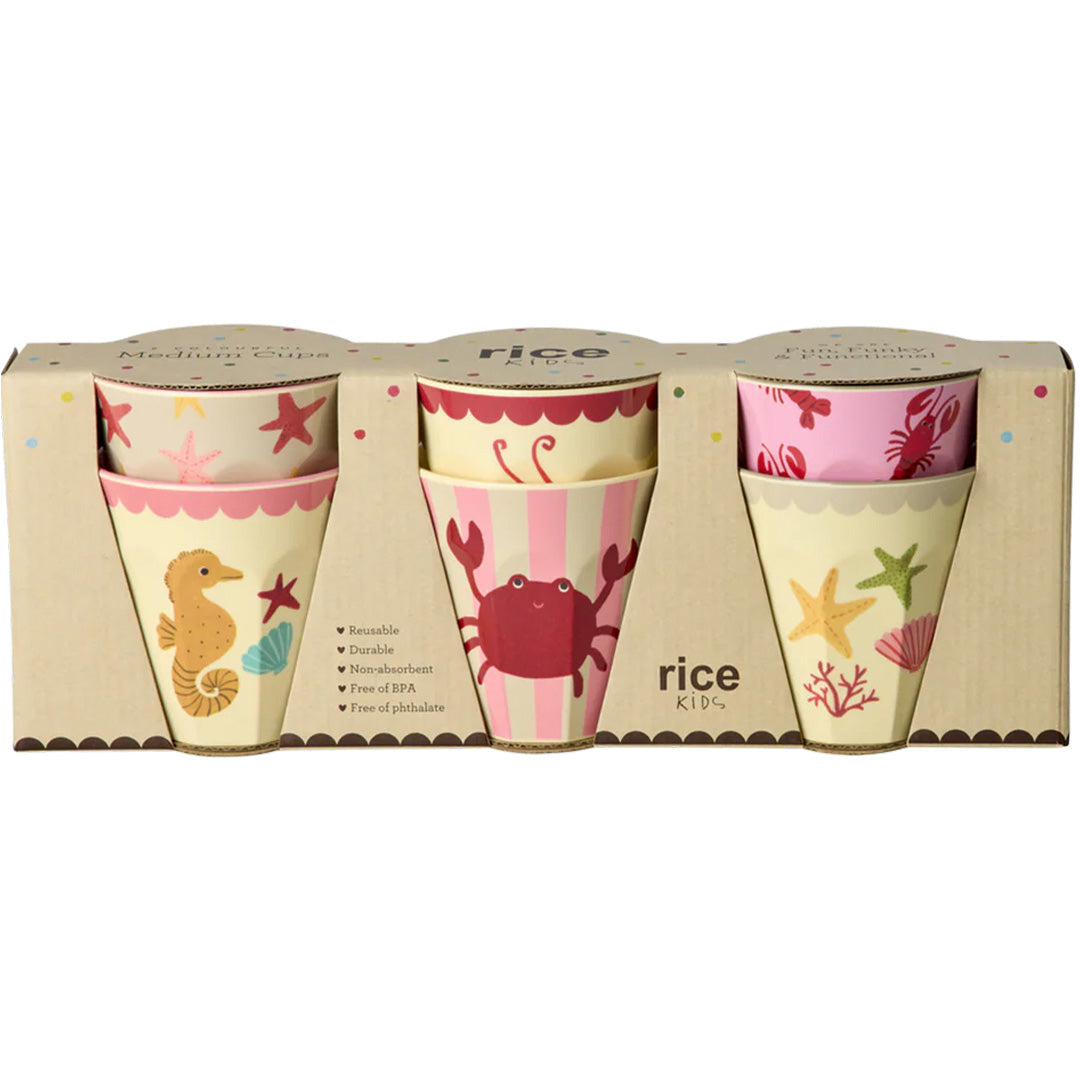 Verpakking van Rice kinderbekers met een koraal oceaan thema, inclusief zeedieren en zeesterren.