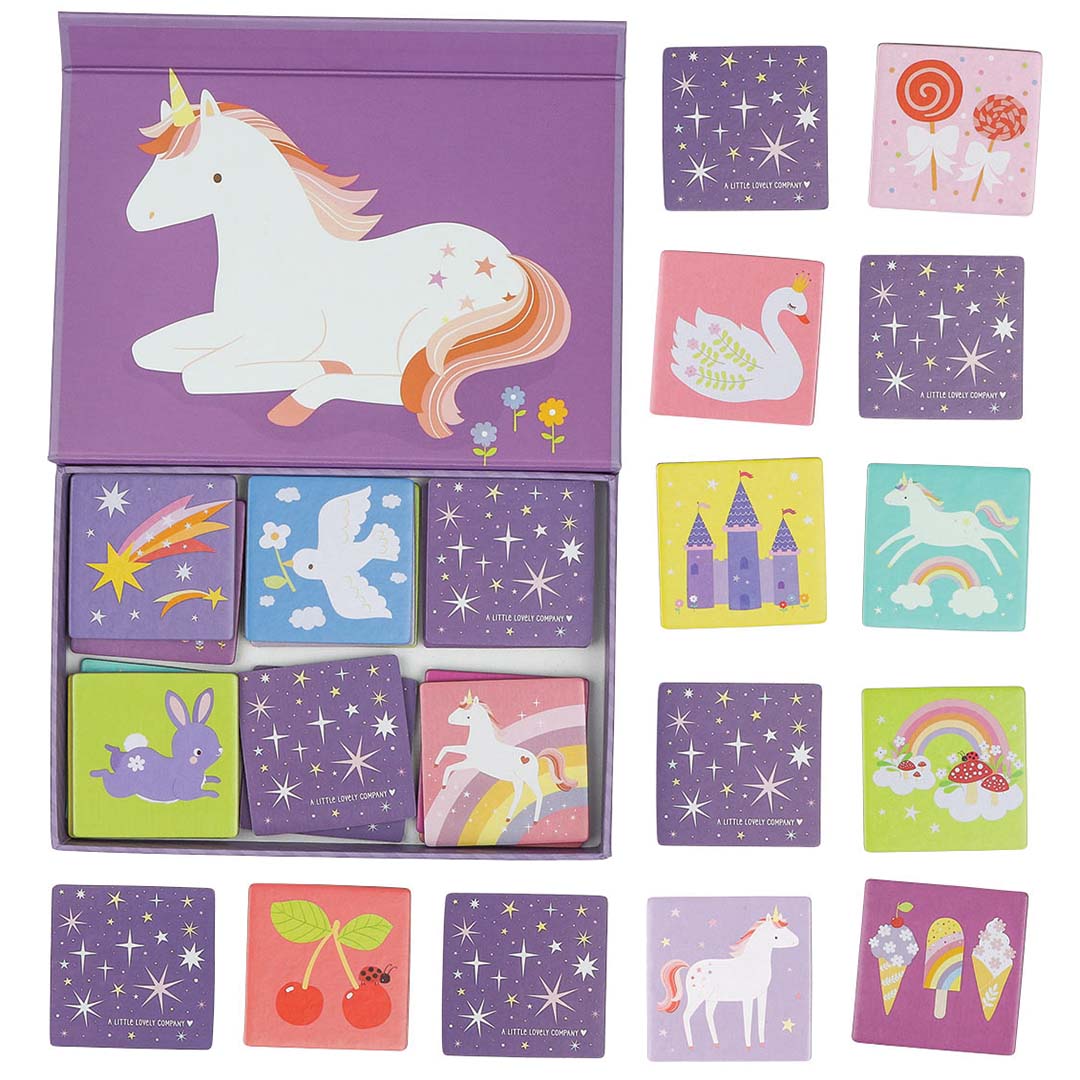 De open paarse A Little Lovely Company Unicorn Dreams memory doos met kaarten erin en 16 losse kaarten ernaast, met eenhoorns en andere figuren.