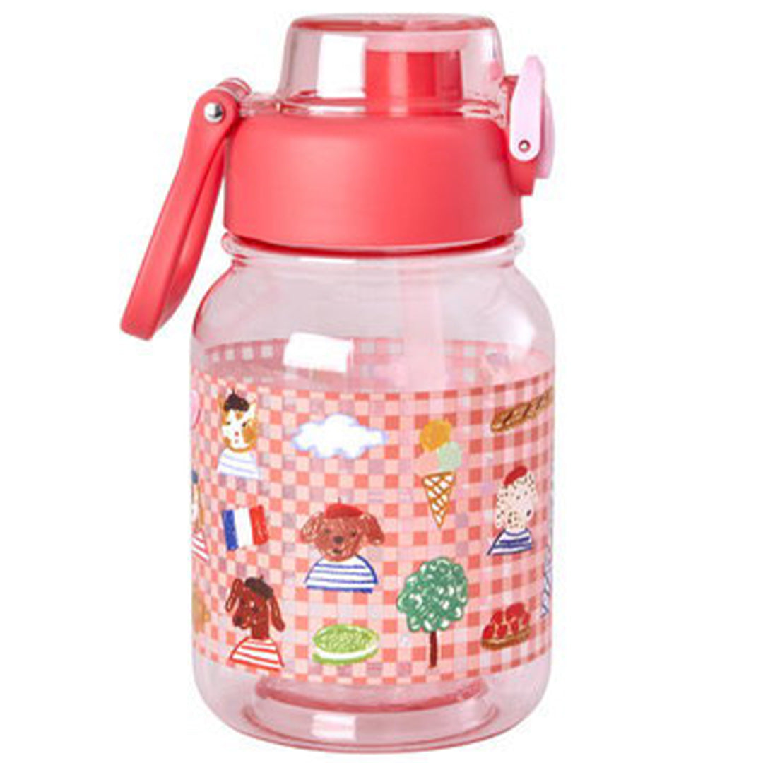Rice kinderdrinkfles met rood geruit patroon en Parijs-thema figuren.