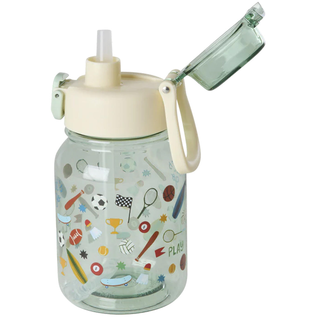 rice drinkfles sports met opengeklapte dop en rietje, versierd met kleurrijke sportillustraties.
