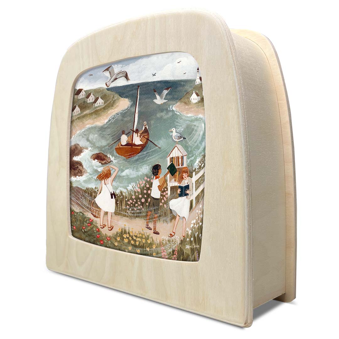 Schuin aanzicht van de Toverlux toverplaat 'aan de zee' in een houten frame.