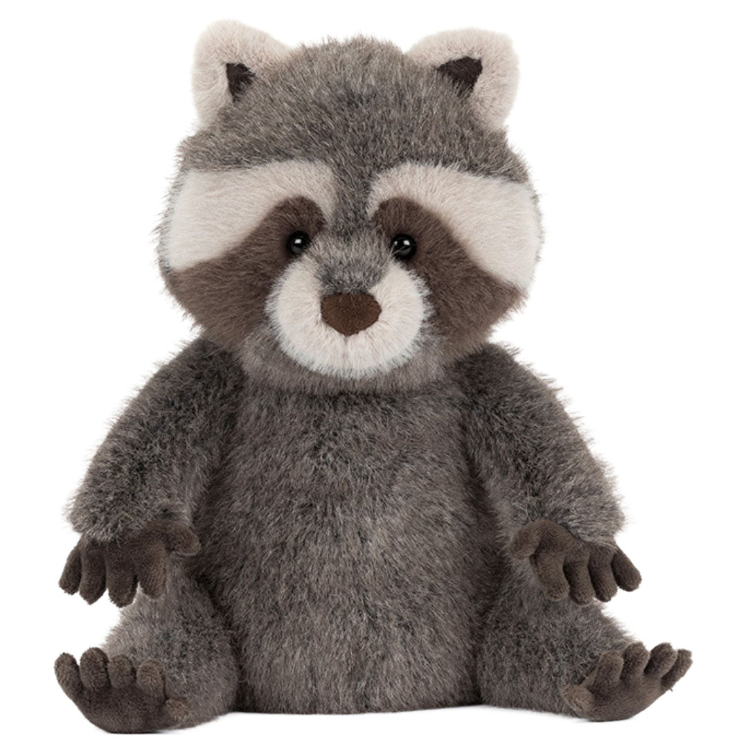 Jellycat pluchen wasbeer Trixiwoo zit recht van voren.
