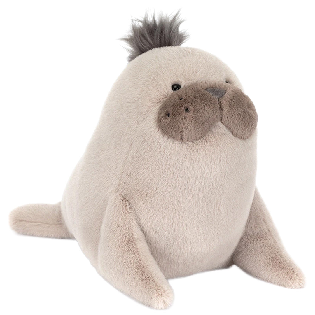 Jellycat pluchen zeehond knuffel in beige kleur, schuin van voren gefotografeerd.
