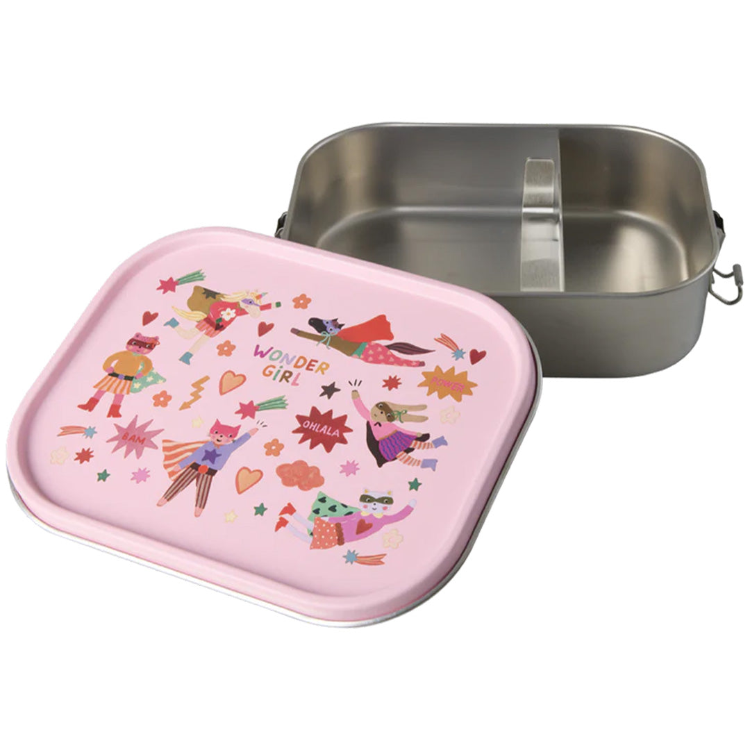 Open roze rice rvs broodtrommel met de deksel met superheldenfiguren ernaast.