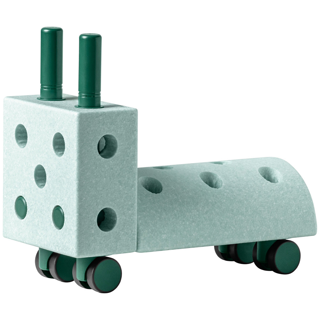 Modu Tiny Ride loopwagen in ocean mint kleur, met donkergroene wielen en handvatten.
