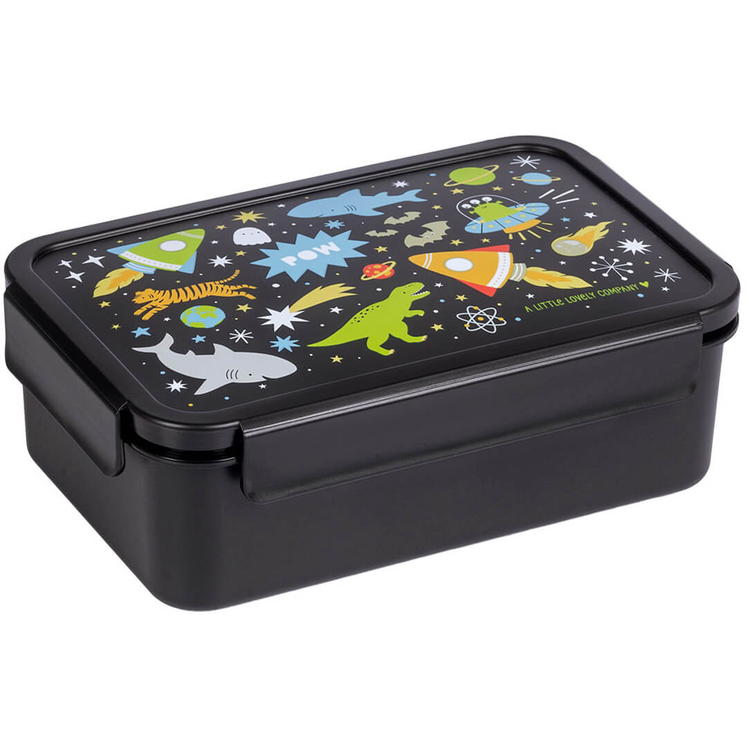 A little lovely company kinderbroodtrommel met galaxy-thema, met dieren, sterren en voertuigen op de zwarte deksel.