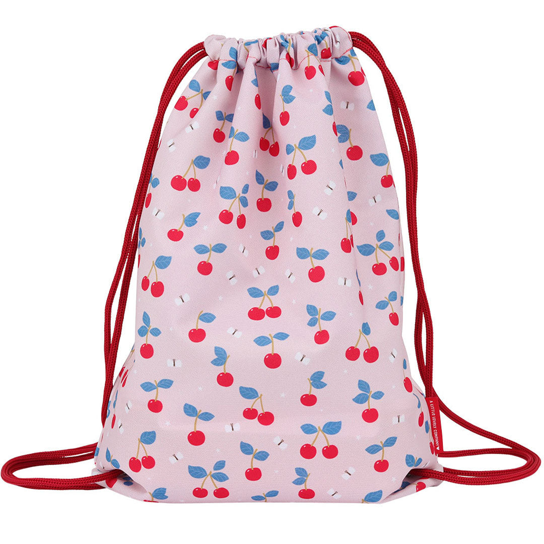 A little lovely company roze gymtas met kersenprint en rode trekkoorden.