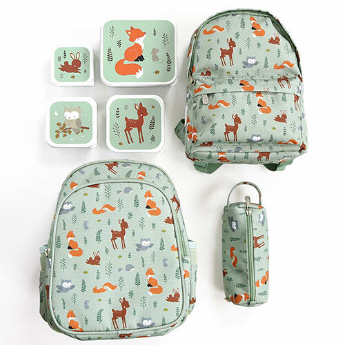 A little lovely company broodtrommelset met vier groene lunchboxen met bosdieren, twee bijpassende rugzakken en een etui.