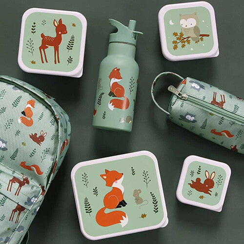 A little lovely company broodtrommelset met vier groene lunchboxen met bosdieren, een drinkfles, rugzak en etui.