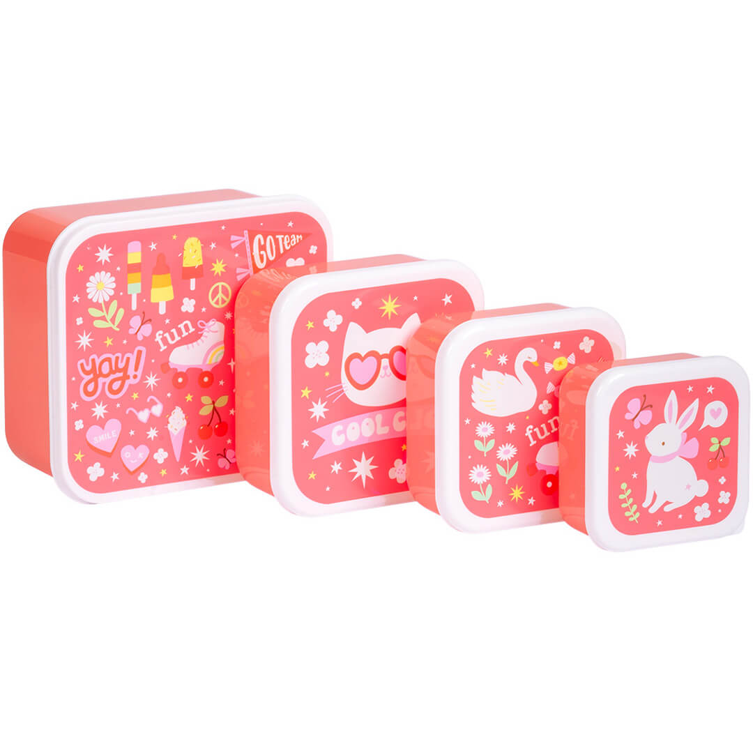 A Little Lovely Company broodtrommelset van vier roze lunchboxen met witte deksels met vrolijke figuren.
