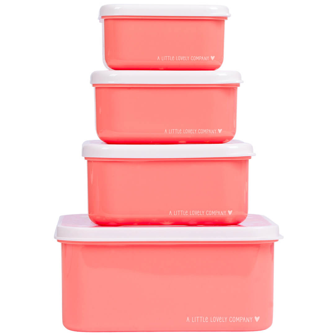 A Little Lovely Company broodtrommelset van vier roze lunchboxen met witte deksels en merklogo, van achteren gezien.