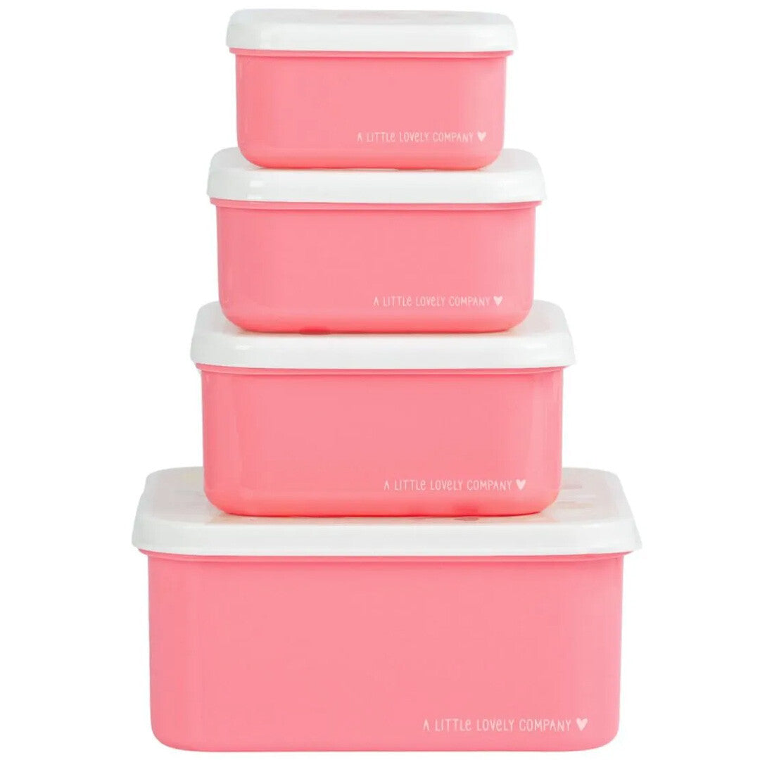 Vier gestapelde roze A Little Lovely Company lunchboxen met witte deksels, gezien vanaf de achterkant.