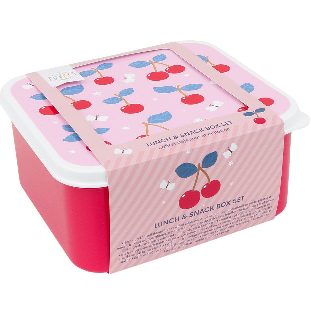 De verpakking van de A Little Lovely Company broodtrommelset met kersenpatroon en een band met de tekst 'LUNCH & SNACK BOX SET'.