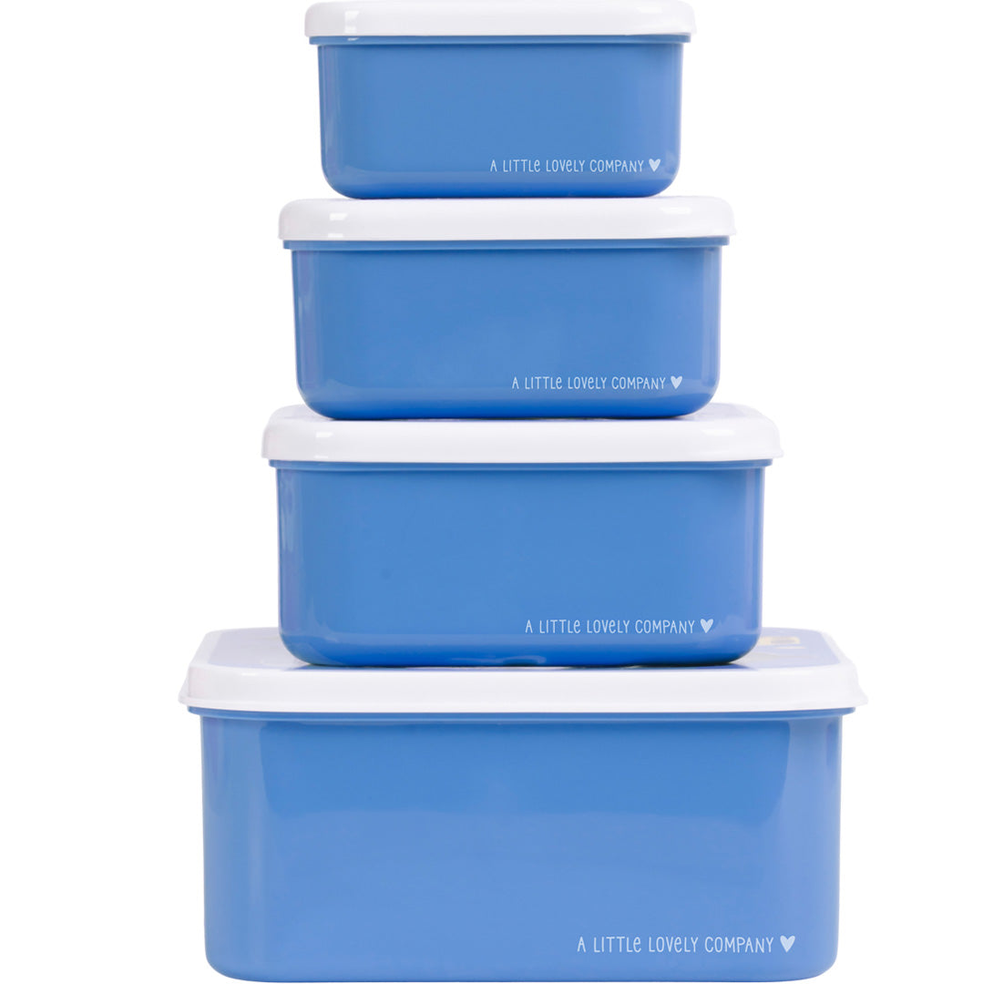 A Little Lovely Company kinderbroodtrommelset met vier blauwe lunchboxen met witte deksels, verticaal gestapeld.