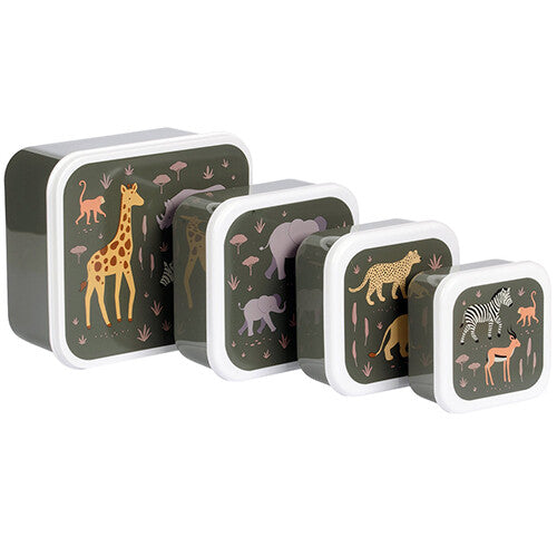 a little lovely company broodtrommelset met vier groene lunchboxen met savanne dieren, schuin van bovenaf gefotografeerd.