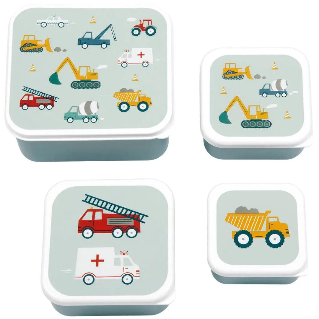 A little lovely company broodtrommelset met vier blauwe plastic lunchboxen met deksels met voertuigpatronen, van bovenaf gezien.