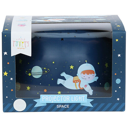 De verpakking van de A little lovely company nachtlamp en sterprojector met een astronaut en planeten, en de tekst 'Projector Light Space'.