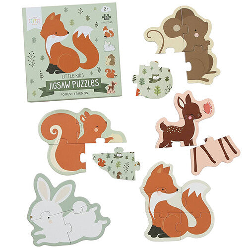 a little lovely company kinderpuzzel met bosdieren, deels uit de verpakking en deels in elkaar gezet.