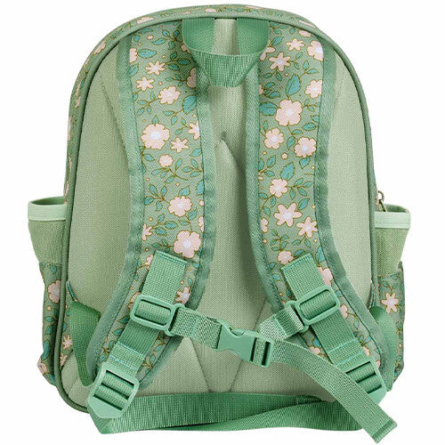 De achterkant van de a little lovely company groene schoolrugzak met bloemenpatroon, verstelbare schouderbanden en borstband.