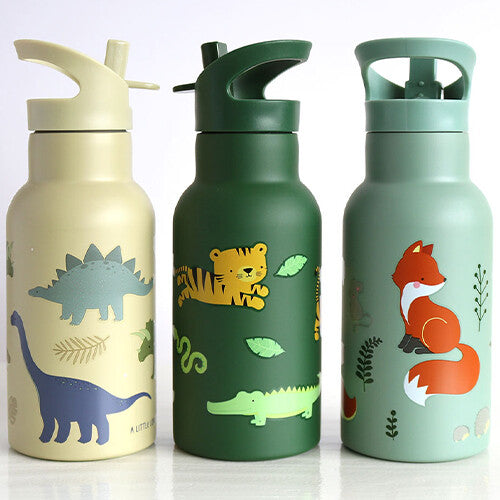 Drie A Little Lovely Company kinder drinkflessen: beige met dinosaurus, donkergroen met tijger en lichtgroen met vos.