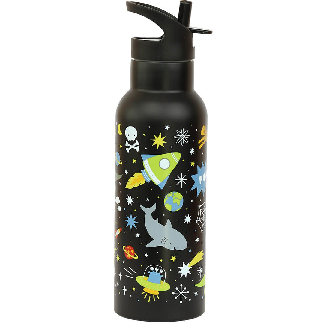Zwarte kinder drinkfles met een galaxy-thema patroon van een raket, haai, schedel en sterren.
