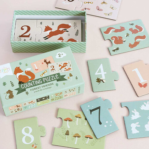 a little lovely company telpuzzel 'Forest Friends' met de open doos en verspreide puzzelstukken met nummers en bosdieren.