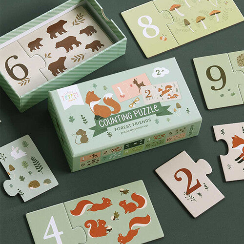 De gesloten doos van de a little lovely company telpuzzel 'Forest Friends' met verspreide puzzelstukken met nummers en bosdieren.