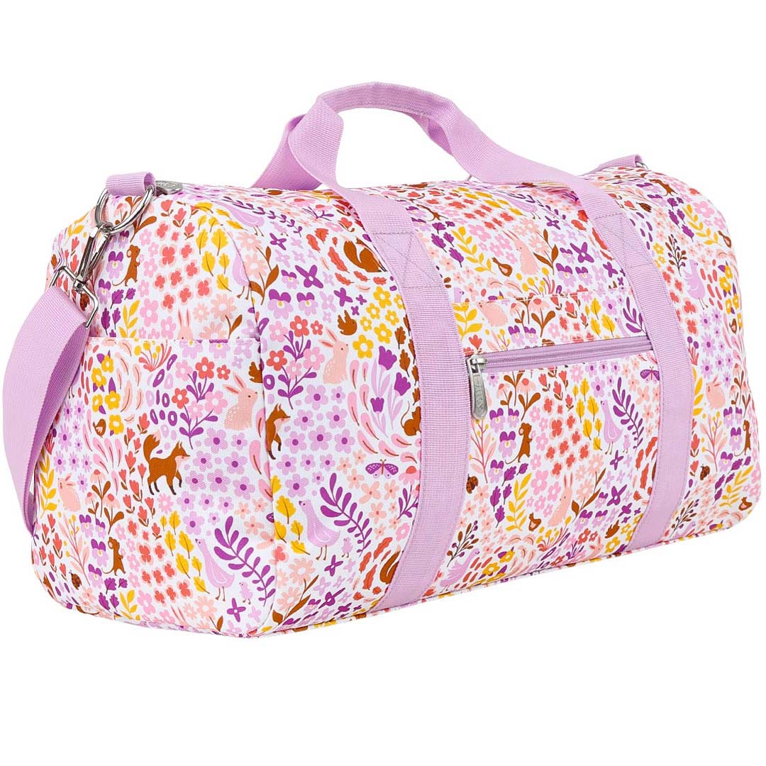 a little lovely company kinder weekendtas met bloemen- en dierenprint en paarse hengsels.
