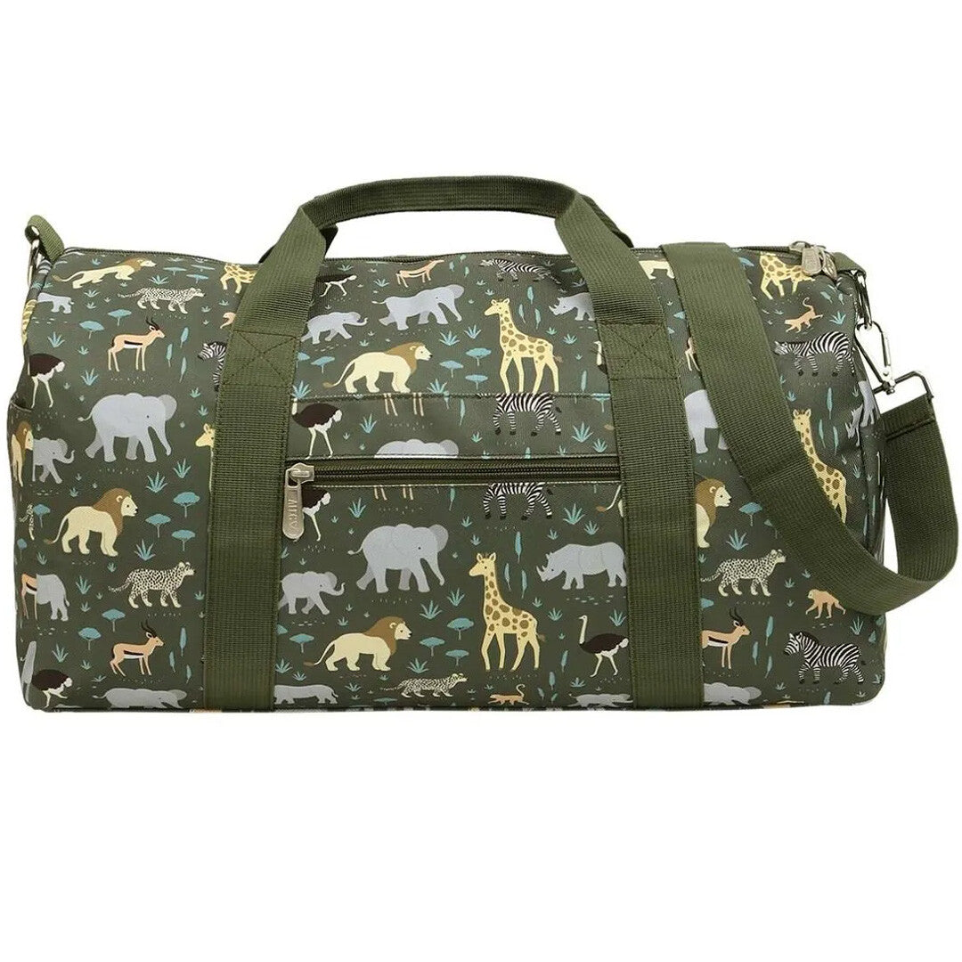 a little lovely company groene kinderweekendtas met savannedierenpatroon, van voren gezien.