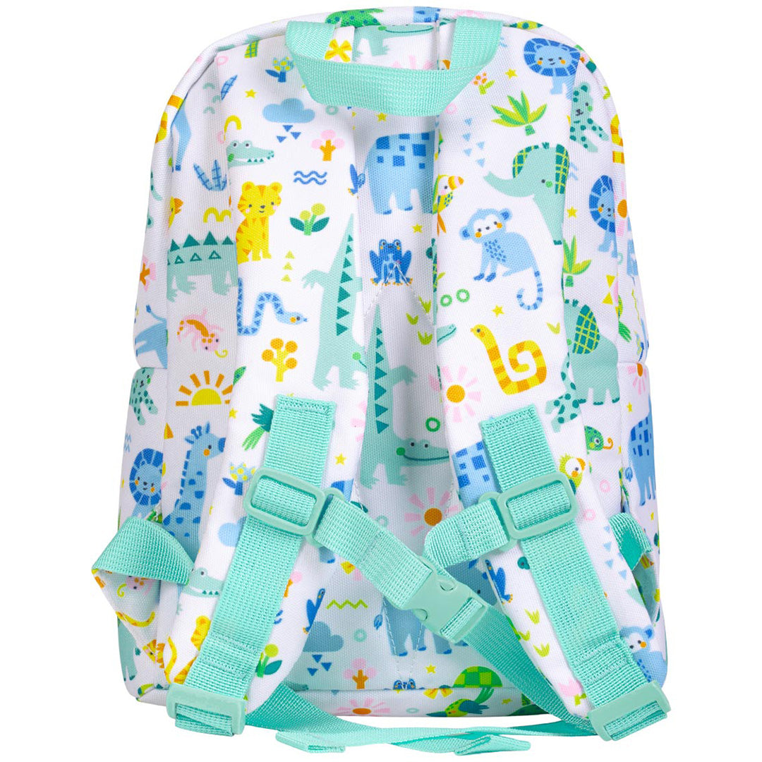 De achterkant van de a little lovely company kleuterrugzak met jungle dierenprint en turquoise schouderbanden.