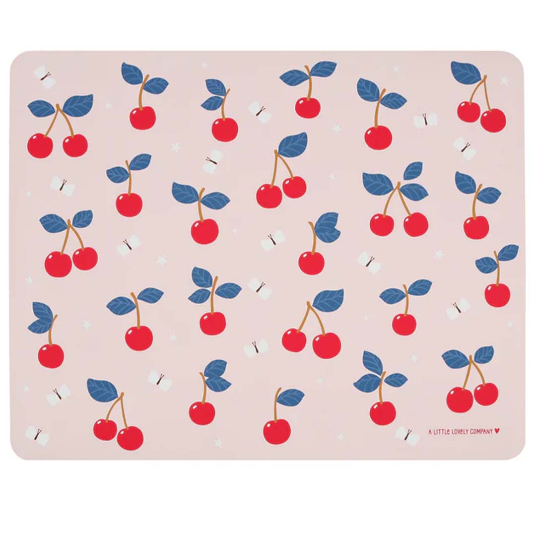 A Little Lovely Company roze placemat met een patroon van rode kersen en witte vlinders.