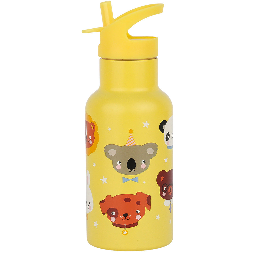 Een gele a little lovely company kinder drinkfles met dierenvrienden en sterrenpatroon.